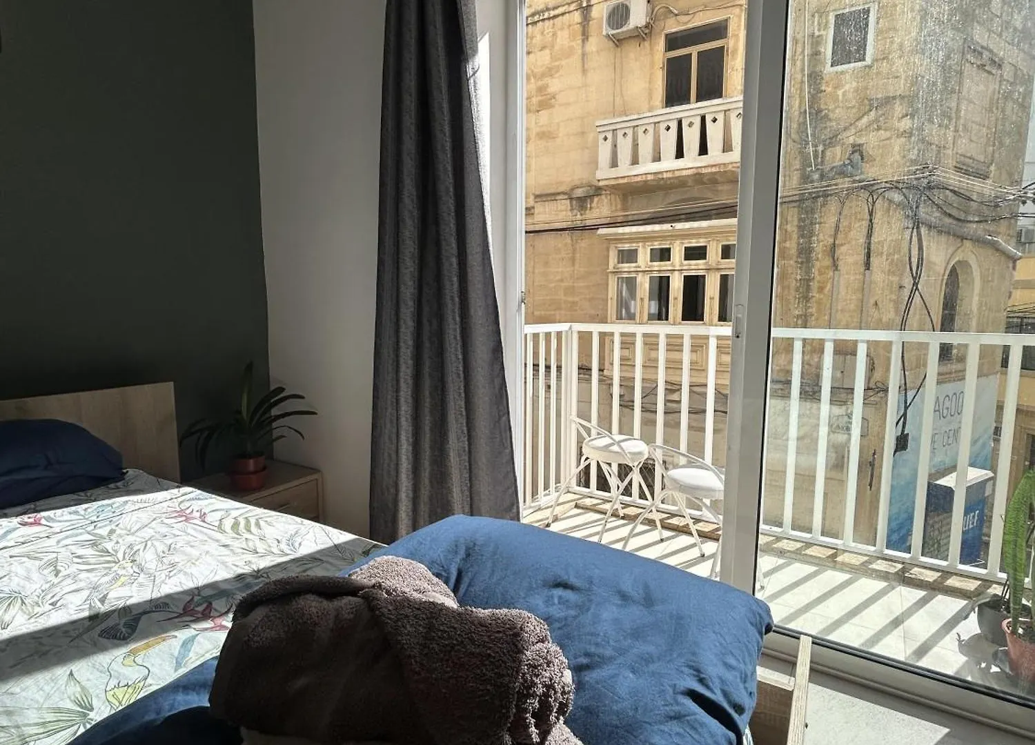Central Sliema Airconditioned And Spacious Homestay