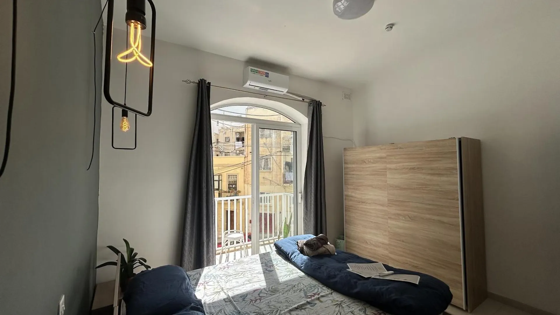 Central Sliema Airconditioned And Spacious 0*,  Malta